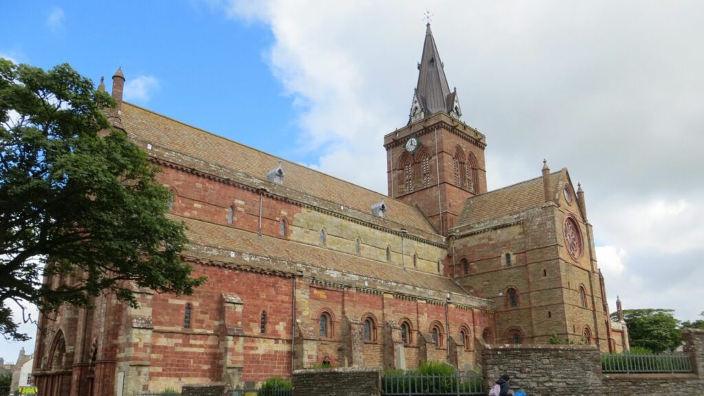 St.-Magnus-Kathedrale, Kirchengebäude aus Backstein in Schottland