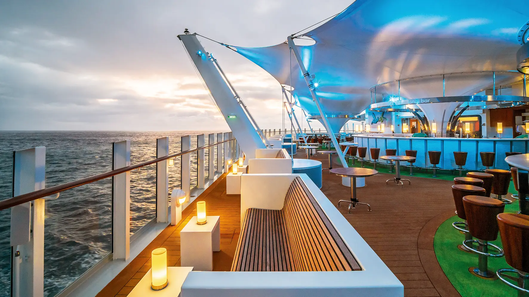 Lanai Bar auf Aida Kreuzfahrtschiff